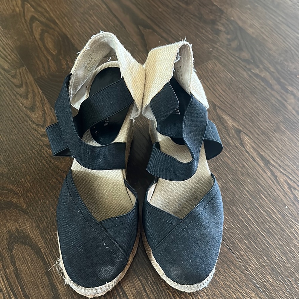 WEDGE SANDALS